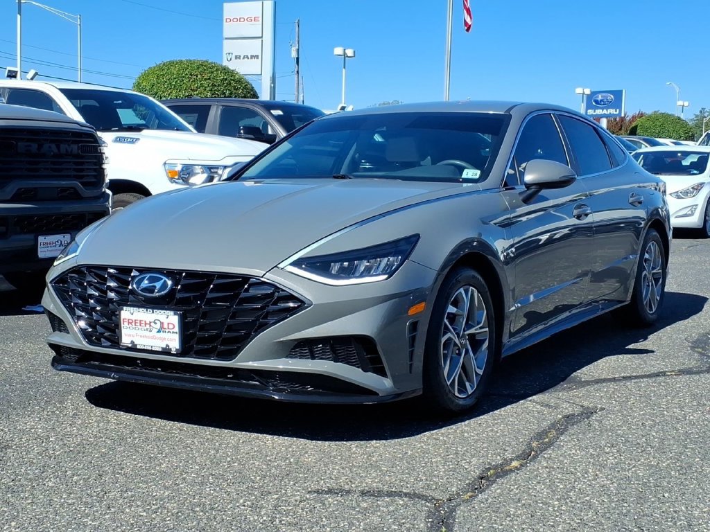 Used 2023 Hyundai Sonata SEL w/ Preferred Accessory Package FWD image 3