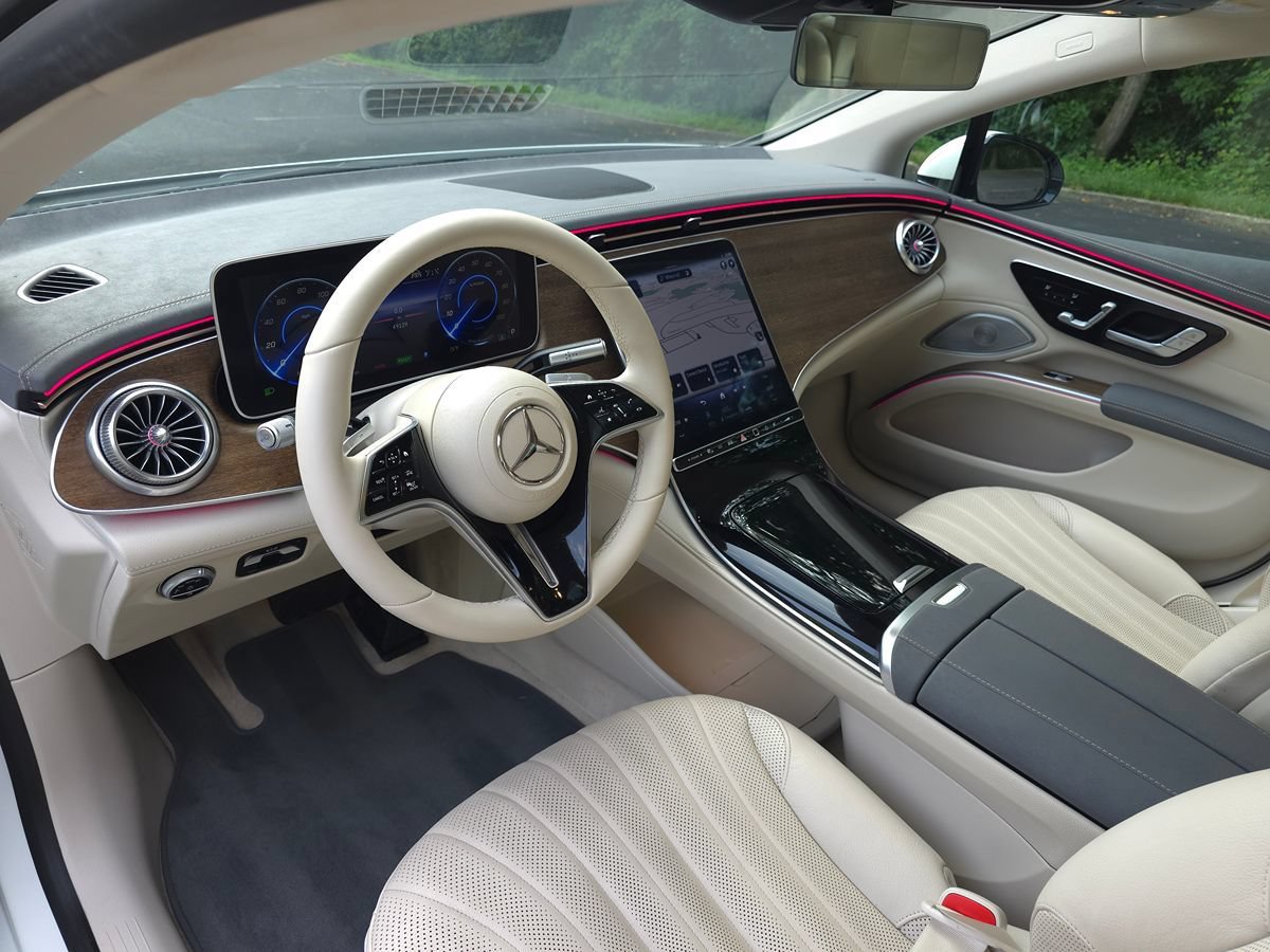 Used 2023 Mercedes-Benz EQS 450+ Sedan image 2