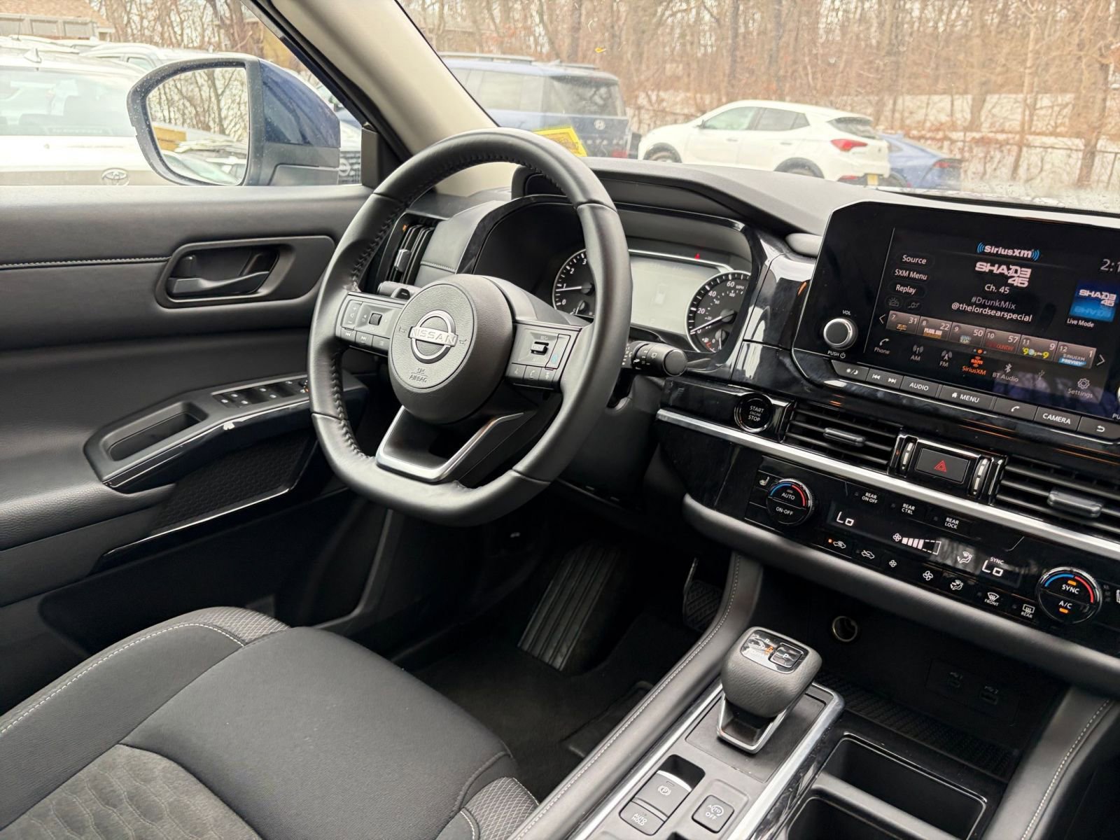 Used 2025 Nissan Pathfinder SV image 37