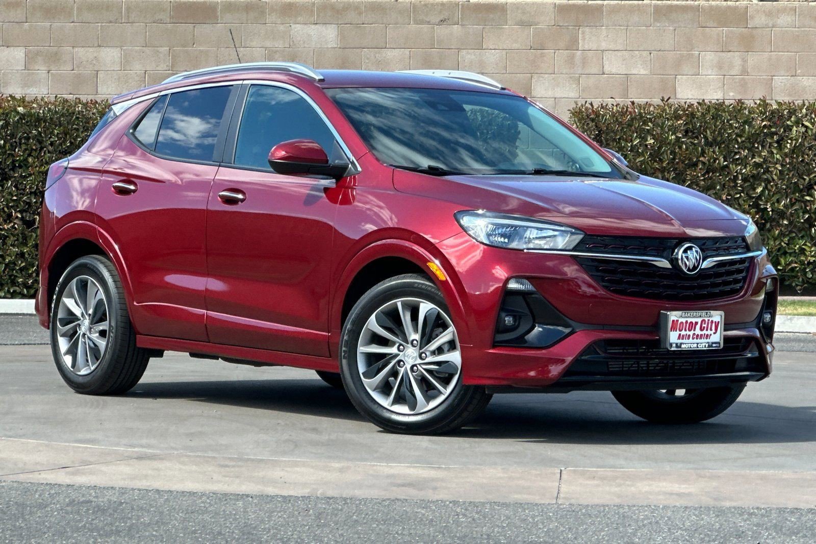 Used 2023 Buick Encore GX Select w/ Sport Touring Package FWD image 2
