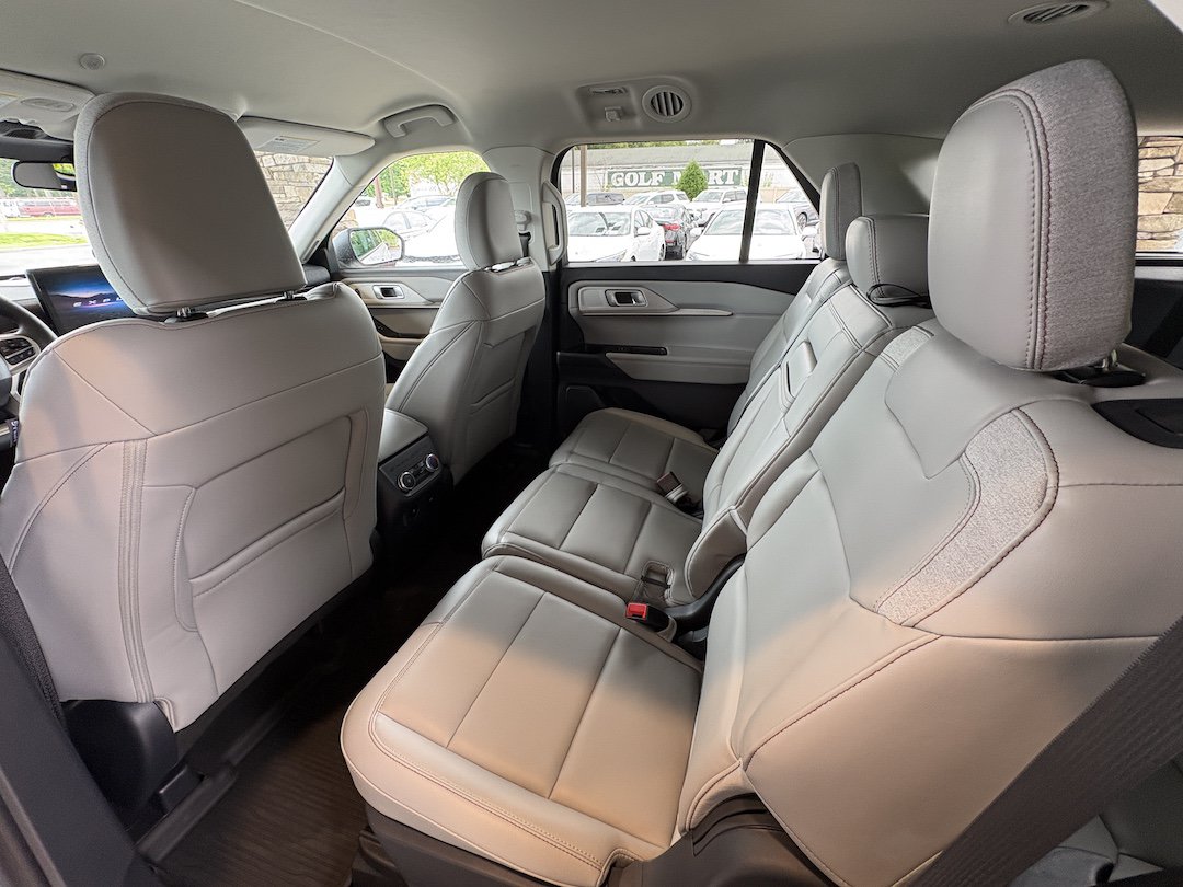 Used 2025 Ford Explorer Active w/ Active Comfort Package AWD/4WD image 24