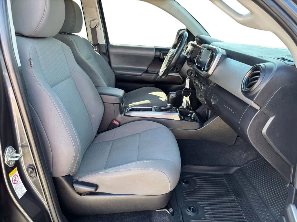 Used 2020 Toyota Tacoma SR5 image 34