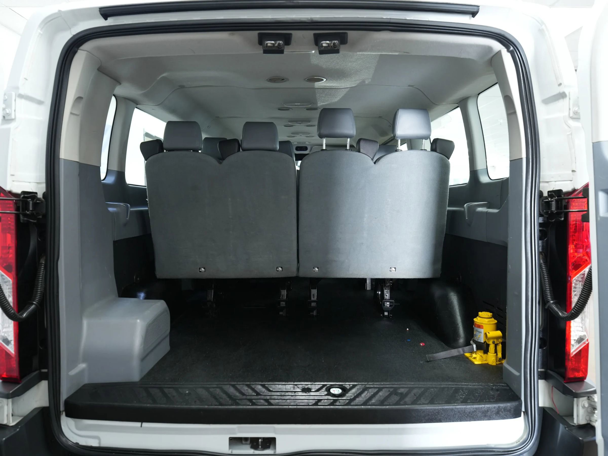 Used 2018 Ford Transit 350 XL image 35