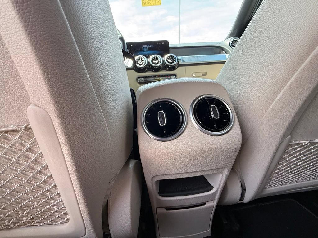Used 2022 Mercedes-Benz GLB 250 4MATIC image 18