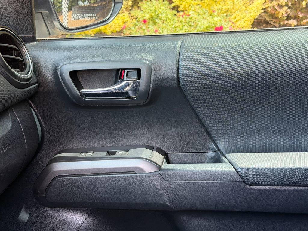 Used 2019 Toyota Tacoma TRD Pro AWD/4WD image 30