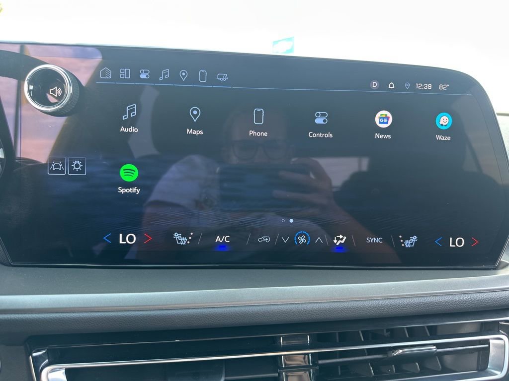 Used 2025 Chevrolet Traverse LT w/ Midnight/Sport Edition image 40