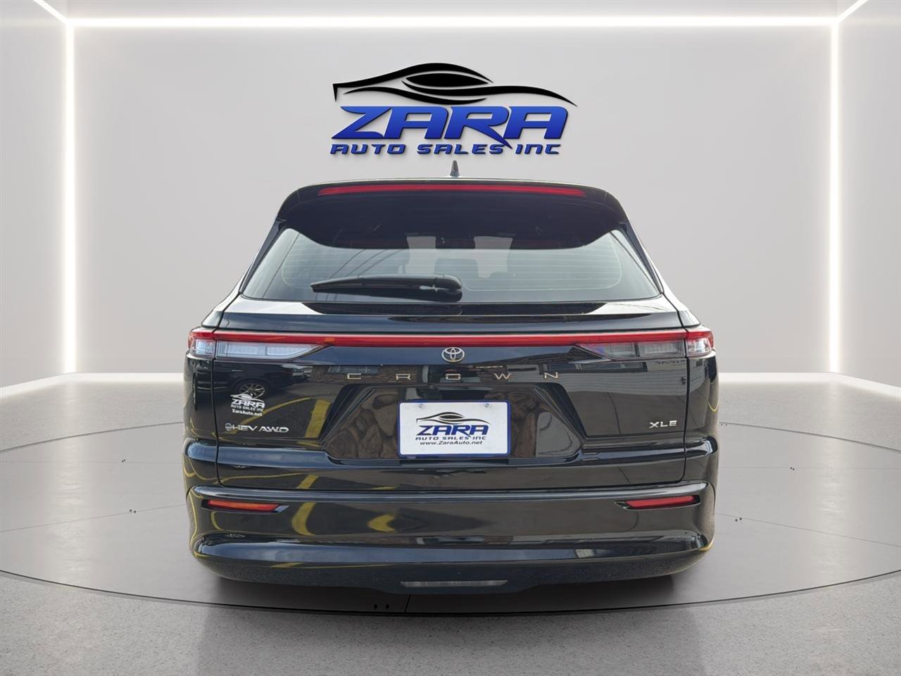 Used 2025 Toyota Crown Signia AWD/4WD image 6