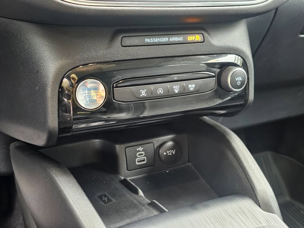 Certified 2025 Ford Escape Platinum AWD/4WD image 26