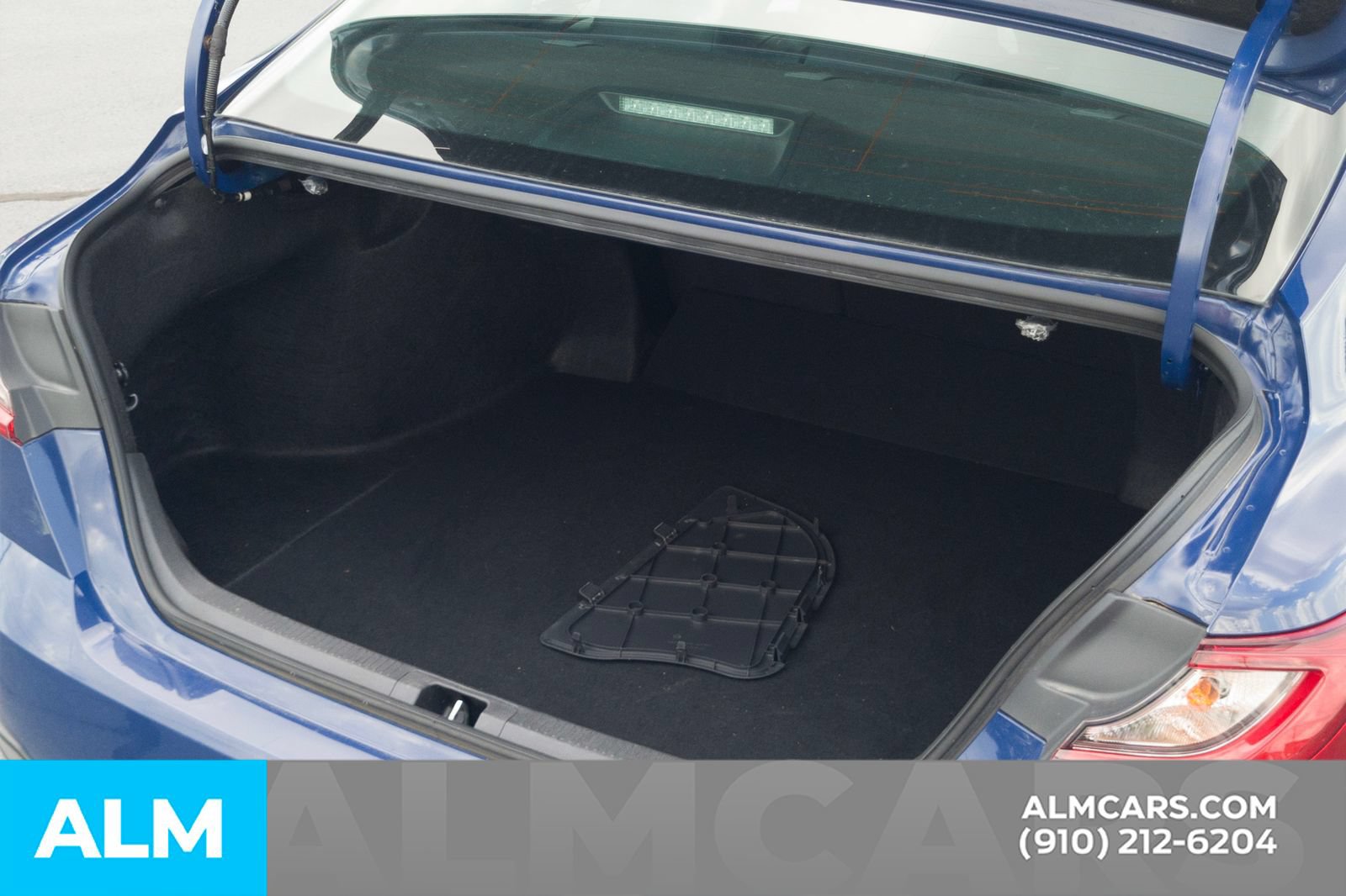 Used 2025 Toyota Camry SE FWD image 8