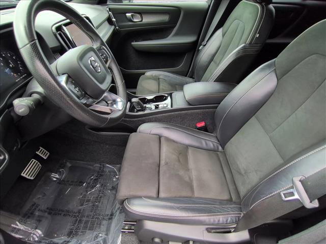 Used 2021 Volvo XC40 T5 R-Design w/ Climate Package image 16
