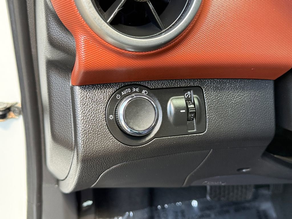 Used 2015 Chevrolet Sonic LT FWD image 29