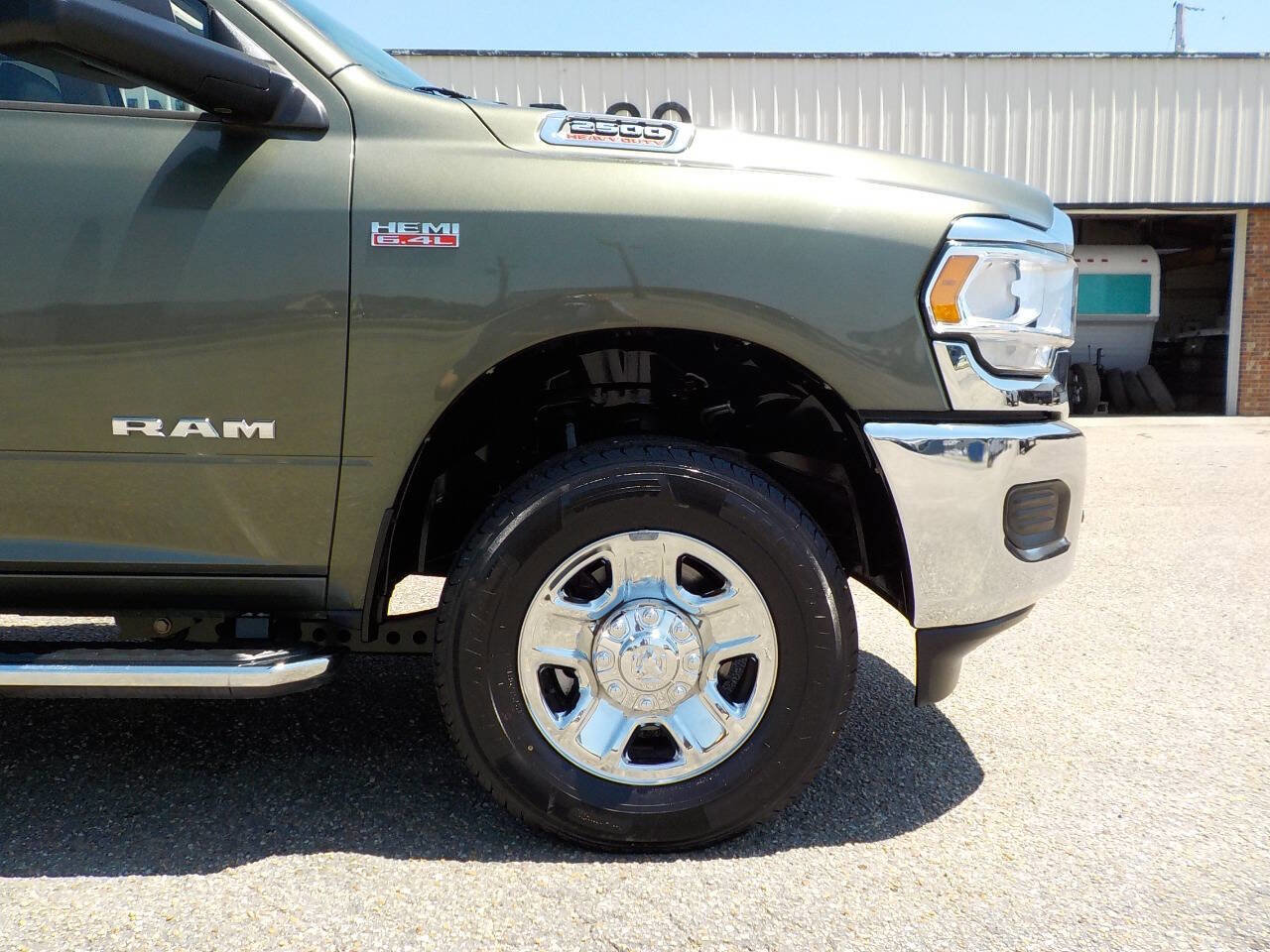 Used 2020 RAM 2500 Tradesman w/ Chrome Appearance Group AWD/4WD image 9