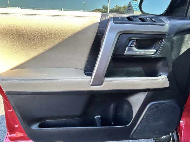 Used 2018 Toyota 4Runner SR5 AWD/4WD image 21