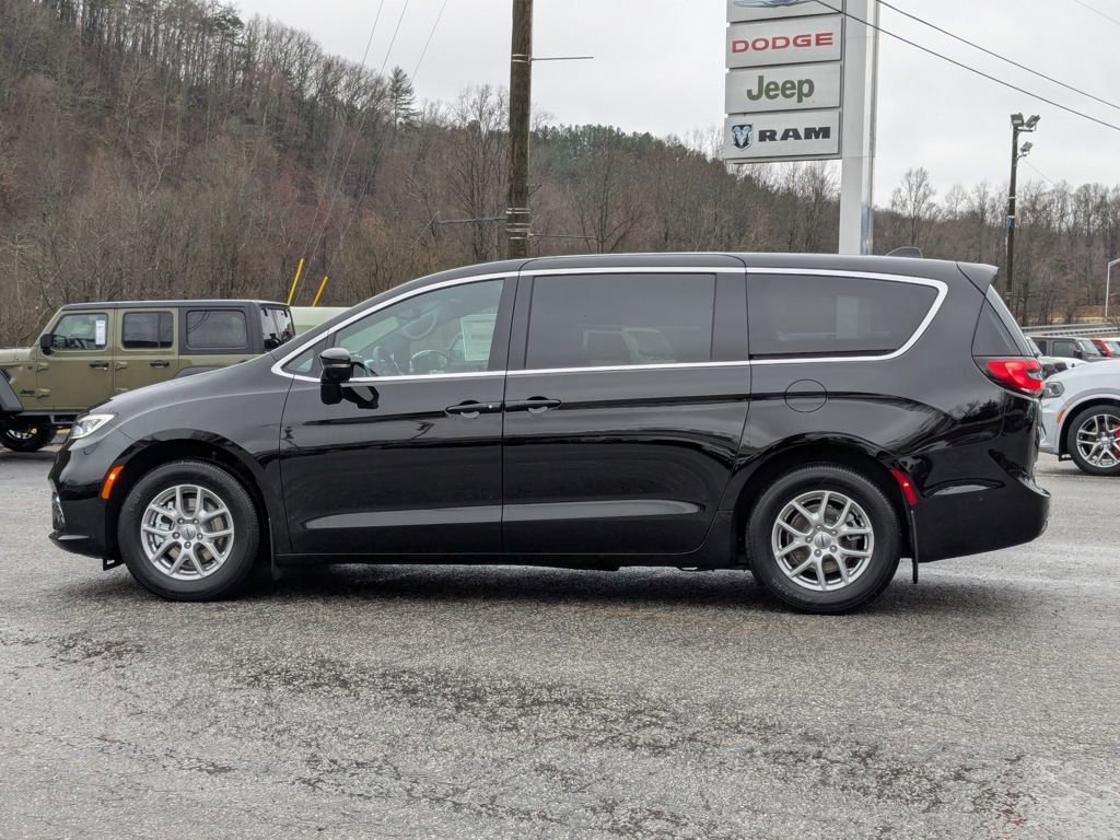 New 2025 Chrysler Pacifica Select image 16