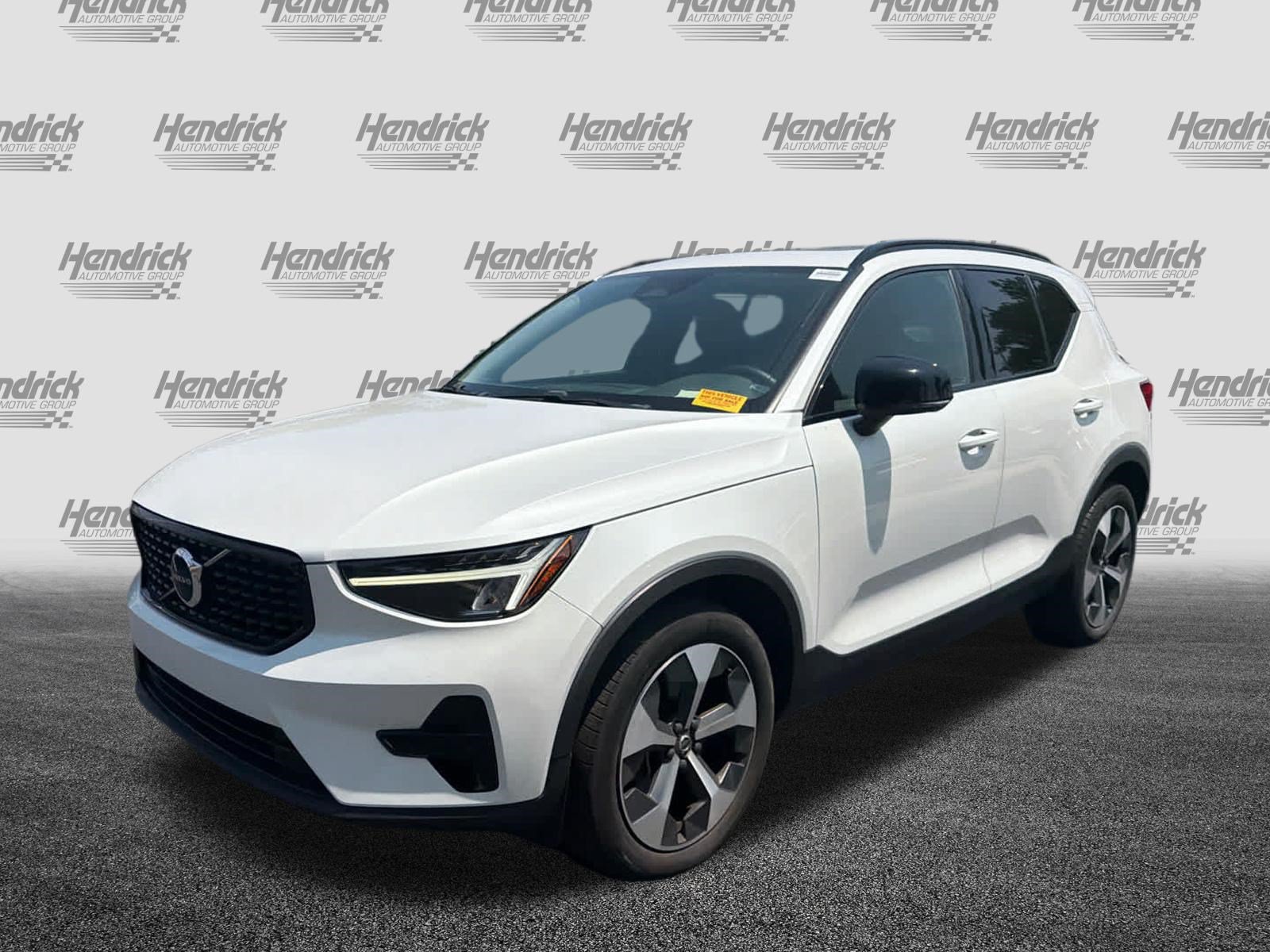 Used 2024 Volvo XC40 B5 Core AWD/4WD image 7