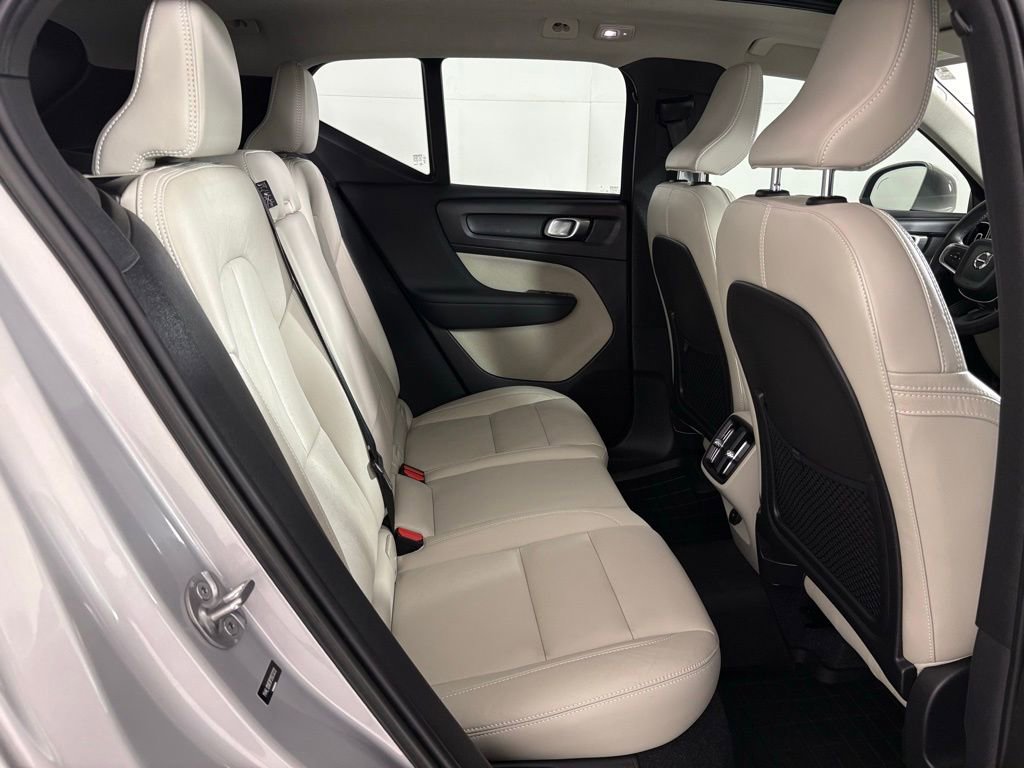 Used 2023 Volvo XC40 B5 Plus w/ Protection Package image 40