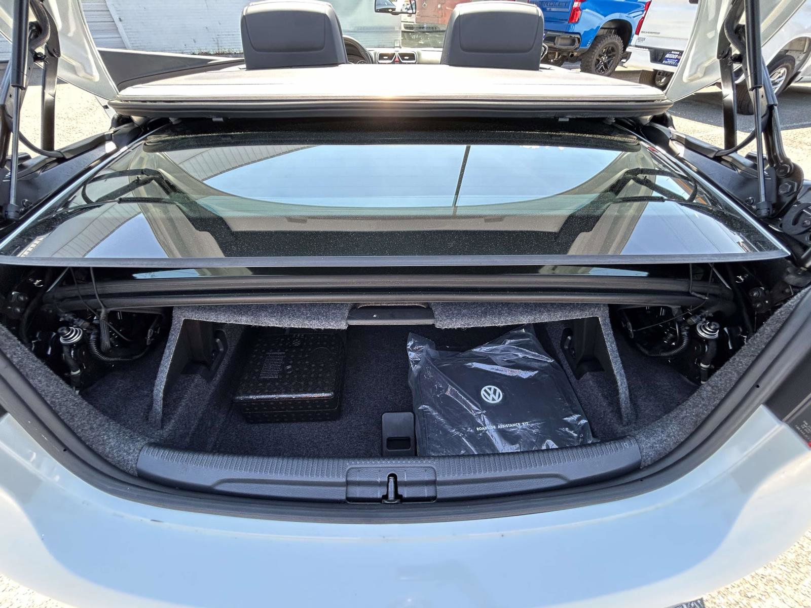 Used 2015 Volkswagen Eos Executive FWD image 17