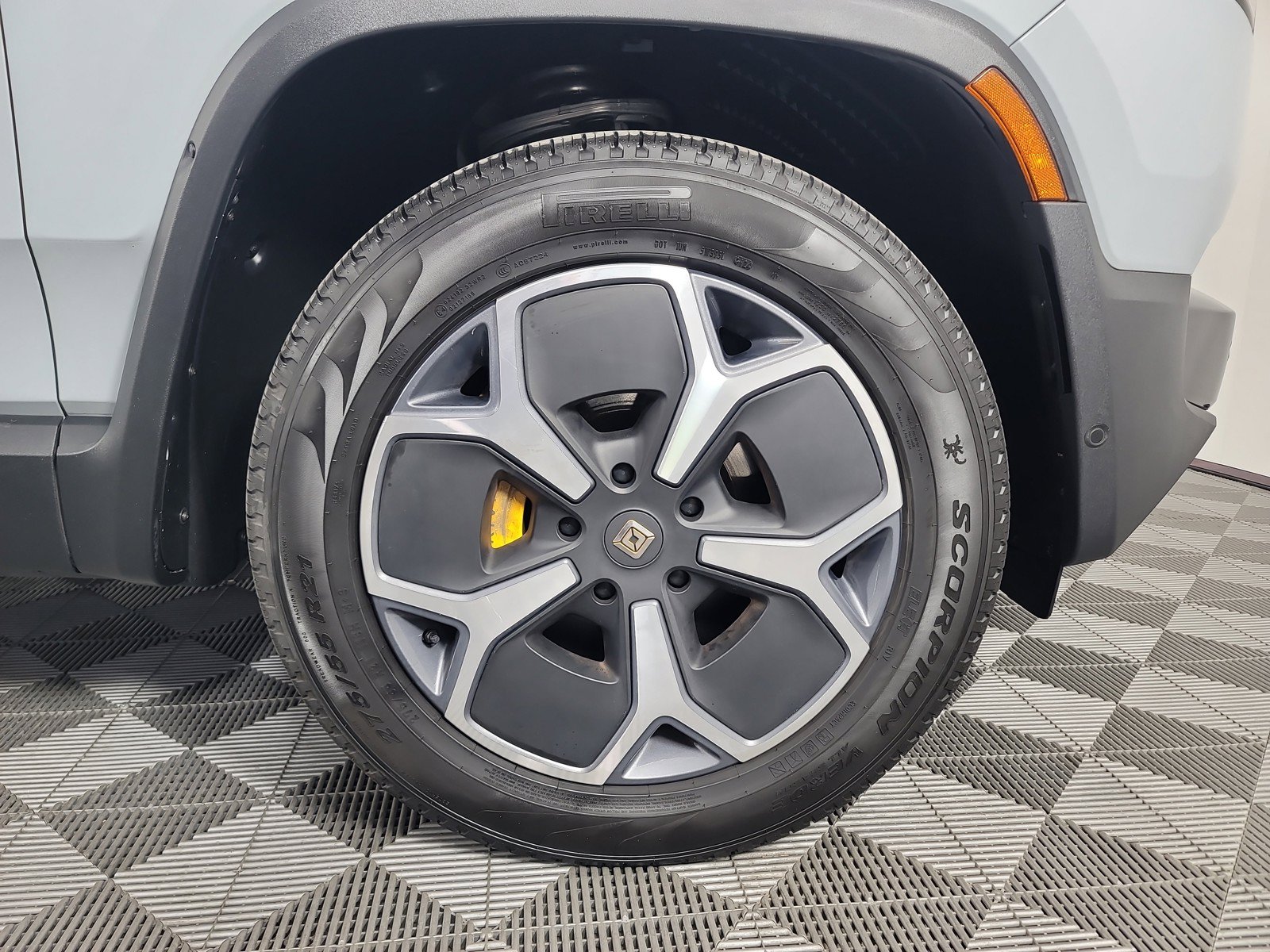Used 2024 Rivian R1S Adventure AWD/4WD image 11