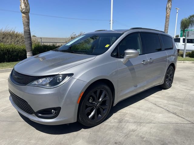 Used 2018 Chrysler Pacifica Touring-L Plus FWD image 4