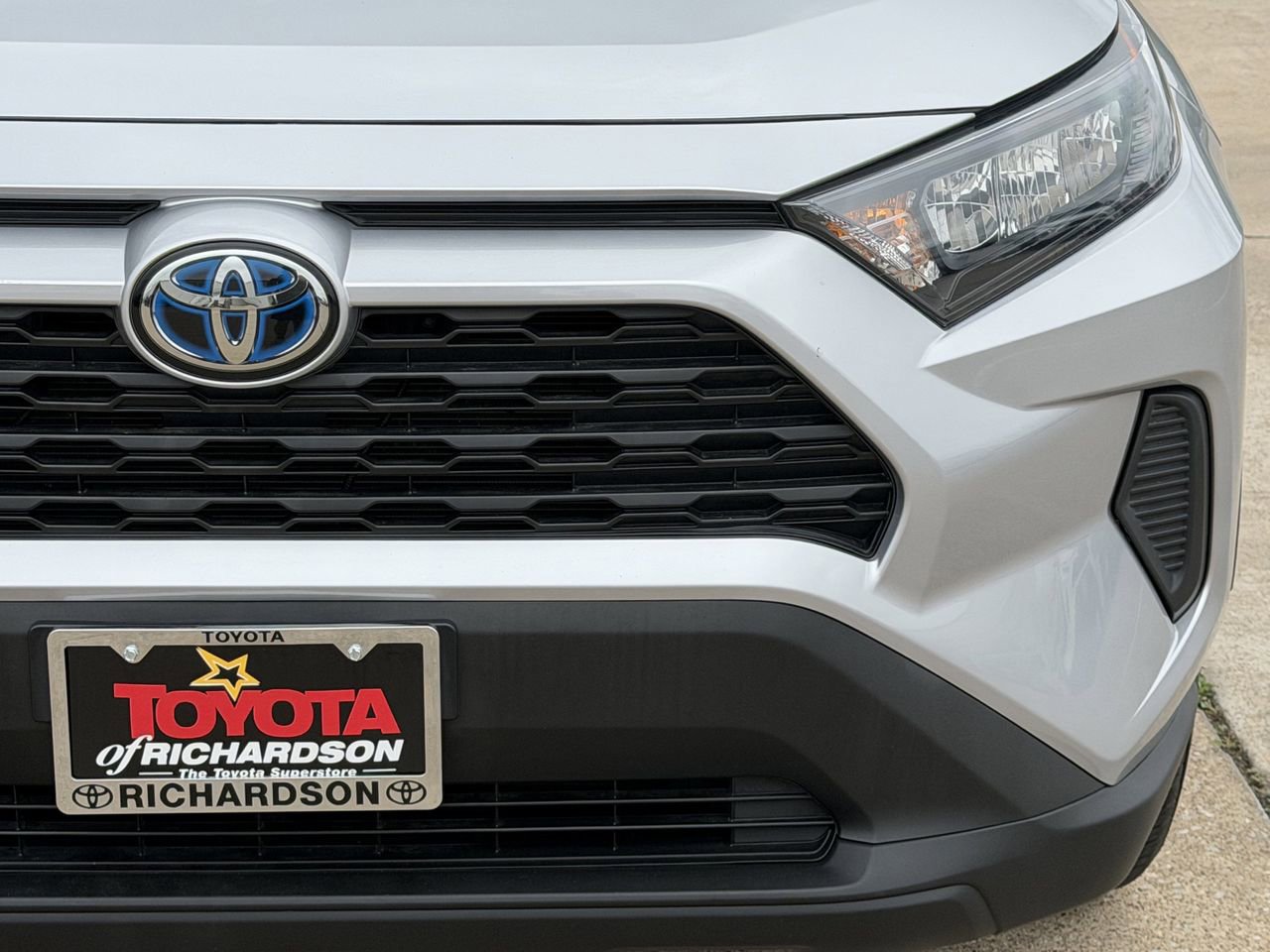 Used 2022 Toyota RAV4 LE AWD/4WD image 9