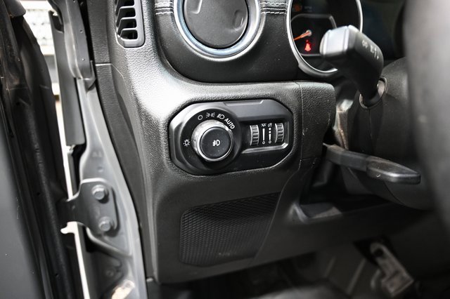 Used 2018 Jeep Wrangler Unlimited Sahara image 24