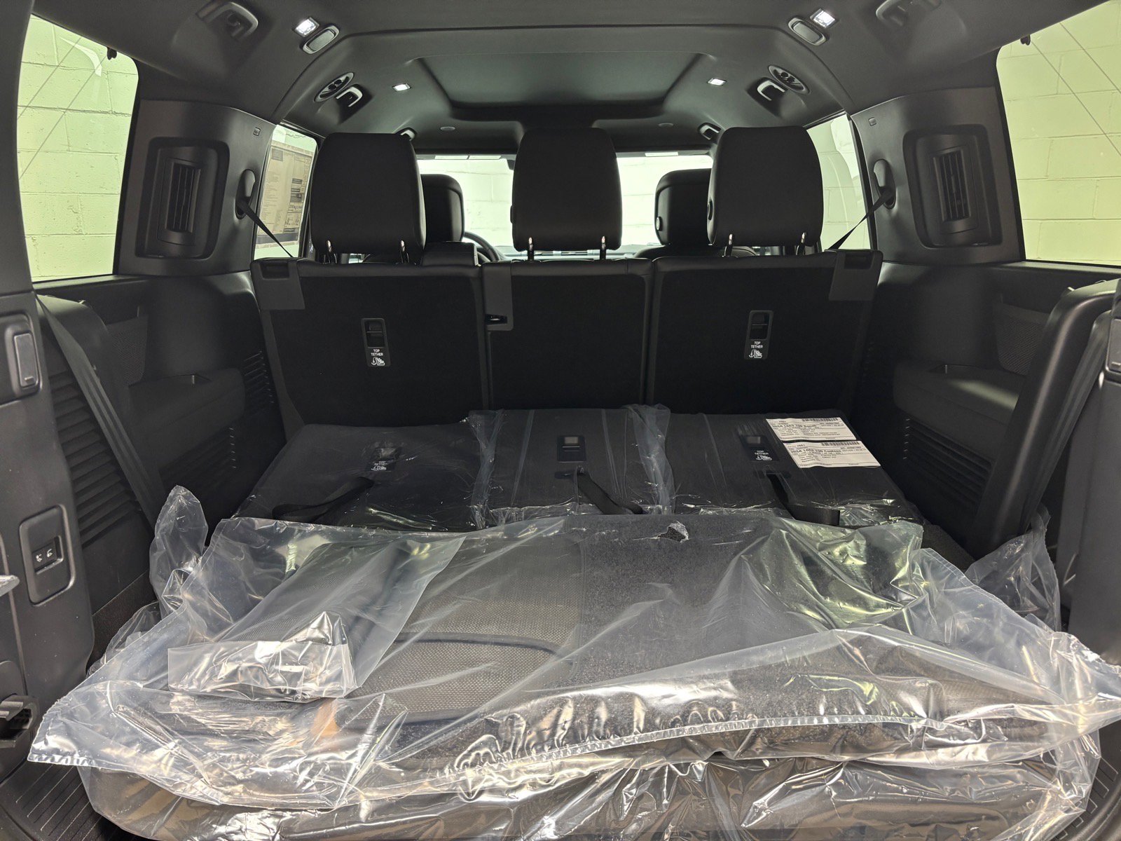 New 2026 Land Rover Defender 130 X-Dynamic SE AWD/4WD image 48