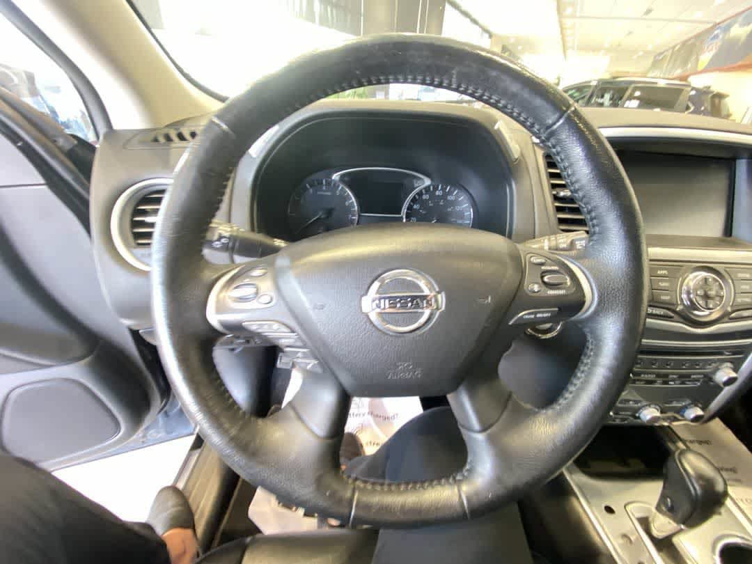 Used 2019 Nissan Pathfinder SL AWD/4WD image 17