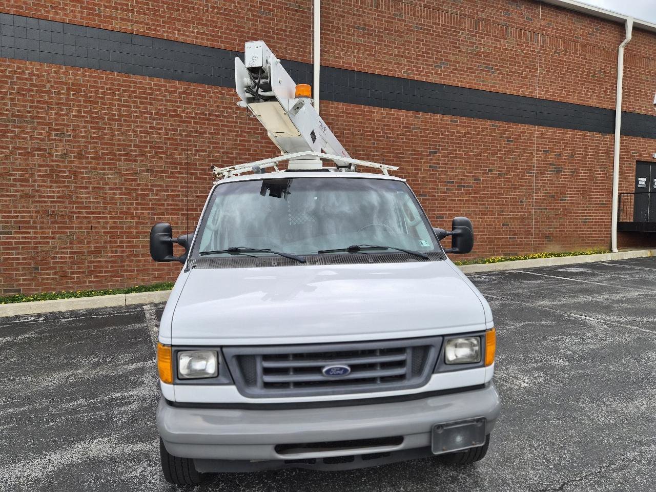 Used 2007 Ford E-350 and Econoline 350 Super Duty RWD image 2