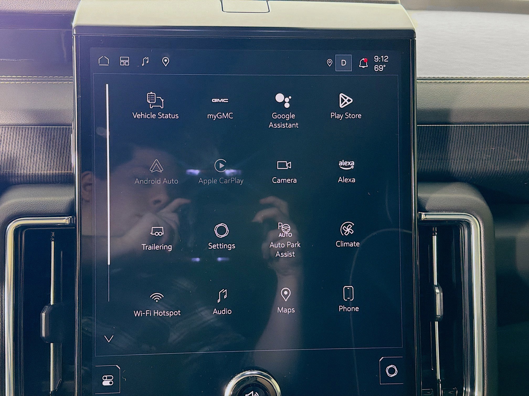 Used 2025 GMC Yukon XL Elevation image 15