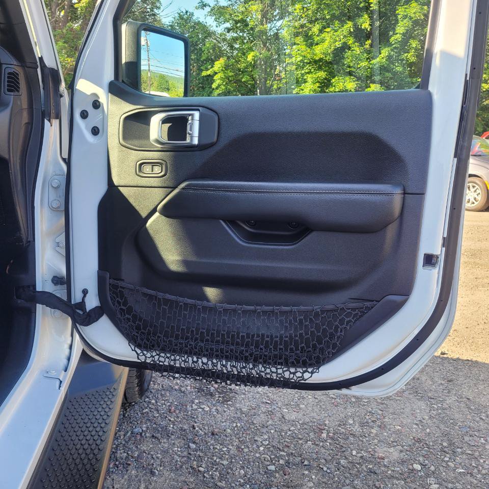 Used 2018 Jeep Wrangler Unlimited Sahara AWD/4WD image 24