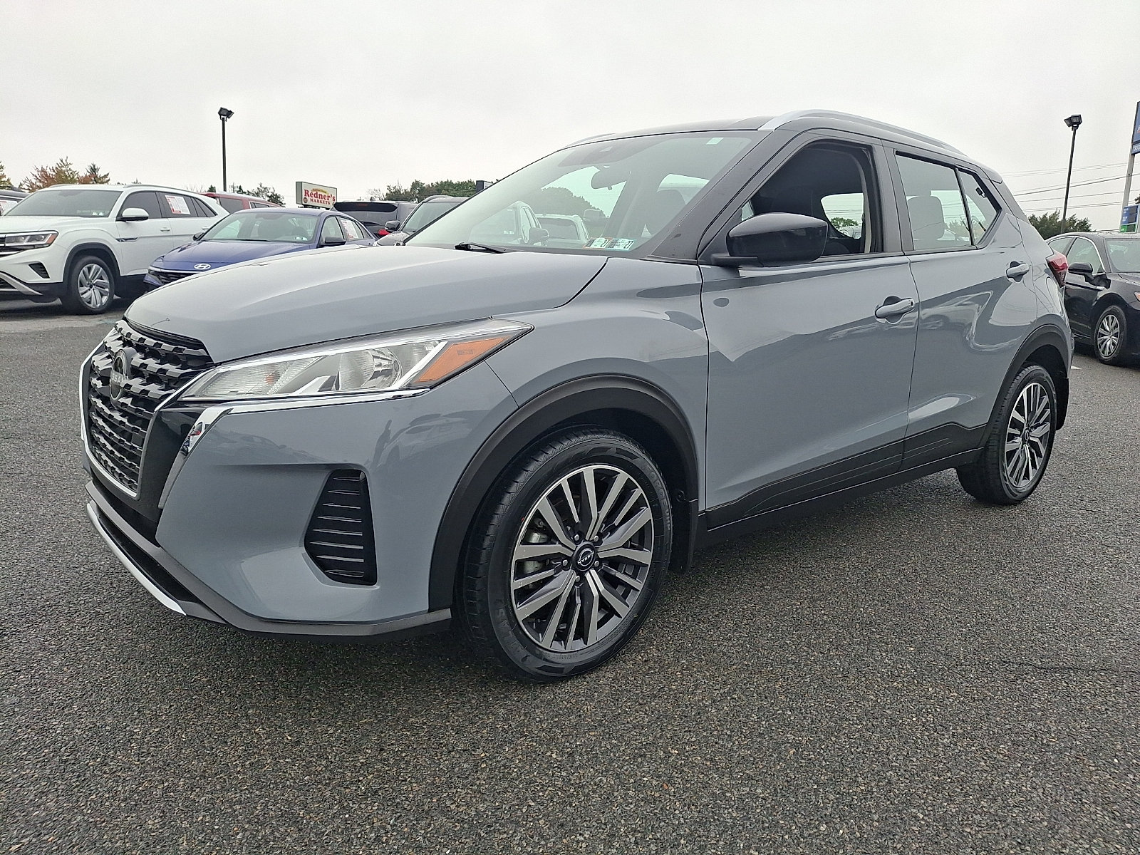 Used 2022 Nissan Kicks SV FWD image 3