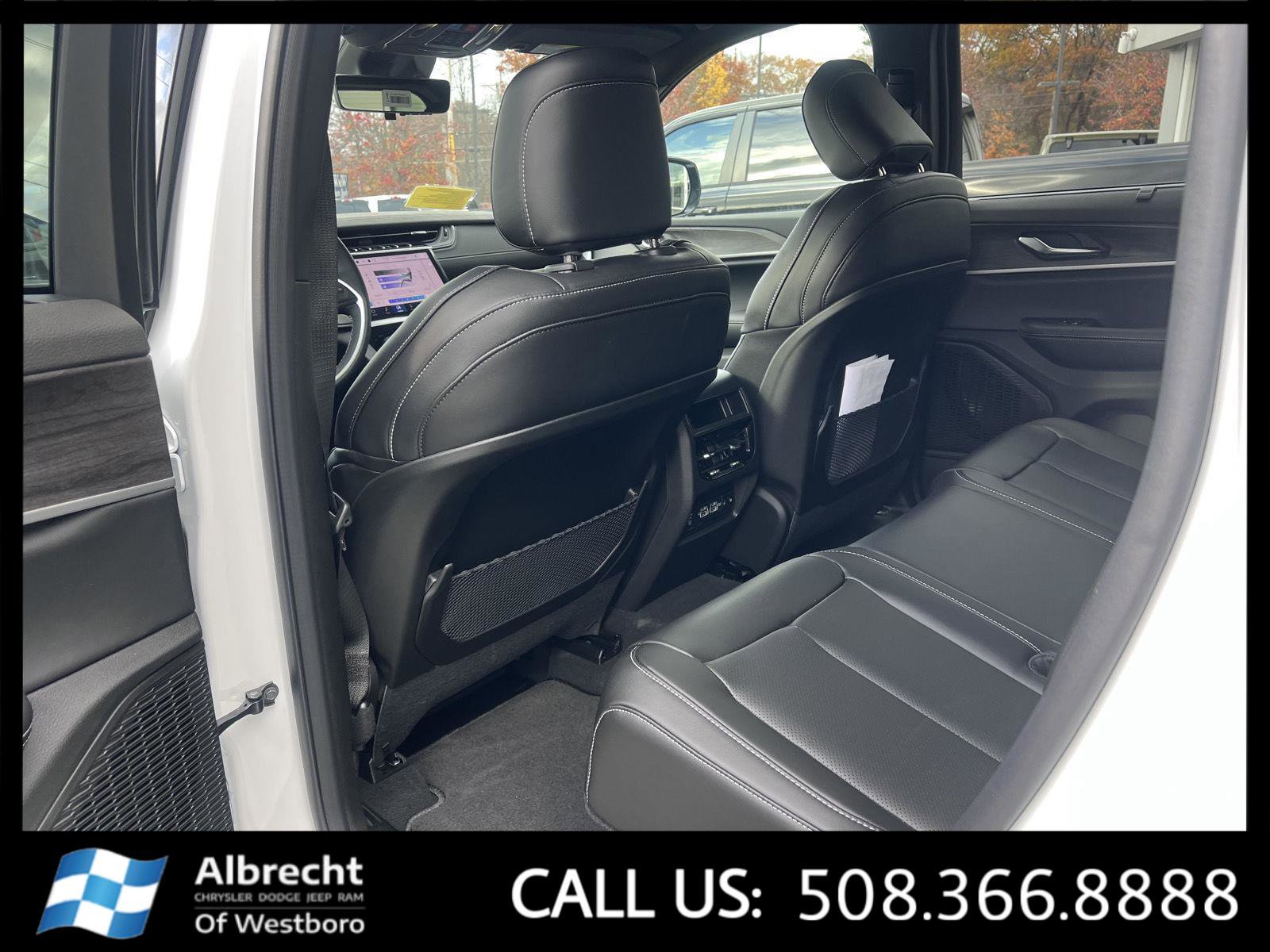 New 2025 Jeep Grand Cherokee Limited w/ Luxury Tech Group II image 11