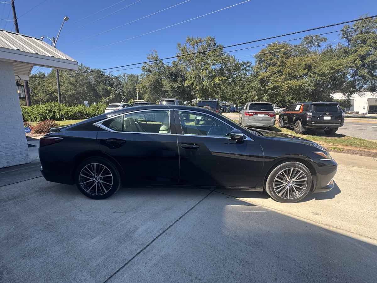 Used 2023 Lexus ES 350 w/ Premium Package FWD image 5