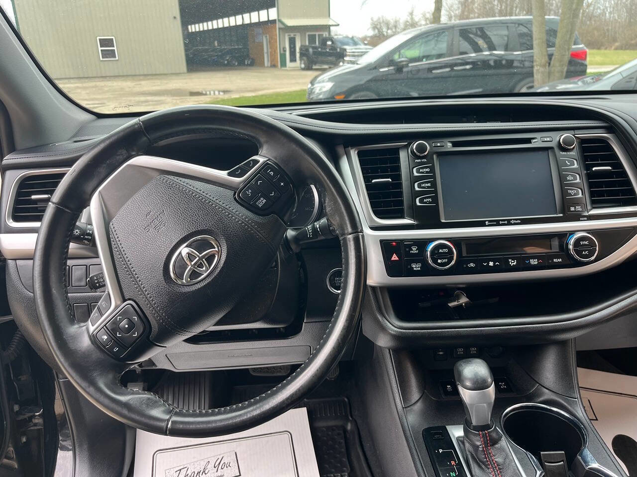 Used 2019 Toyota Highlander SE w/ Nightshade Edition AWD/4WD image 8