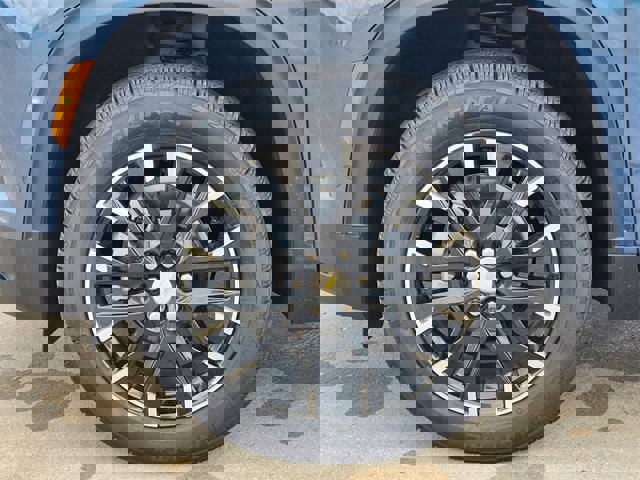 New 2025 Chevrolet Traverse LT w/ Enhanced Driving Package image 9