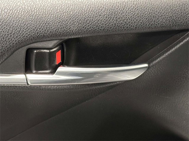 Used 2022 Toyota Camry SE image 14
