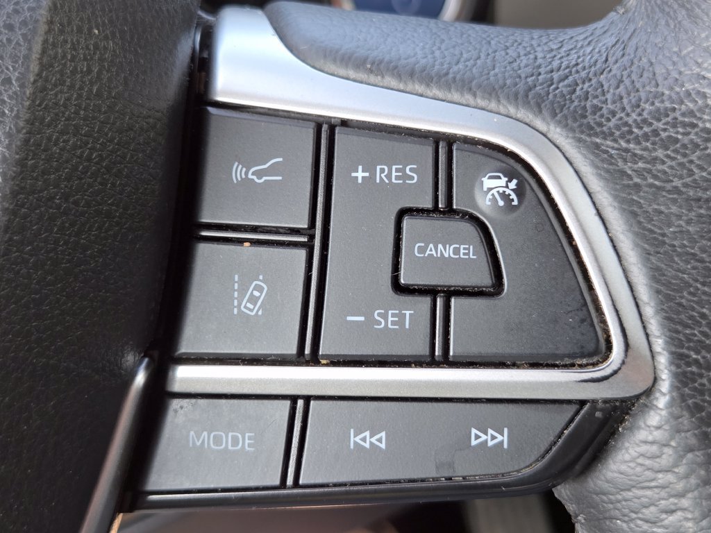 Used 2023 Toyota Sienna XLE FWD image 9