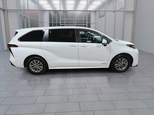 Certified 2021 Toyota Sienna LE FWD image 9