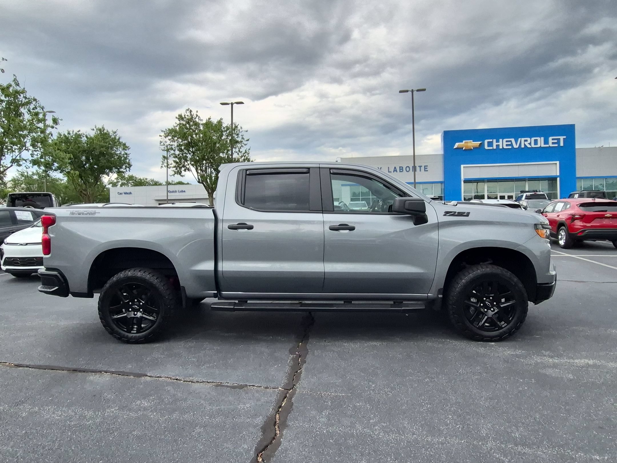 Used 2024 Chevrolet Silverado 1500 Custom Trail Boss w/ Dark Appearance Package AWD/4WD image 11