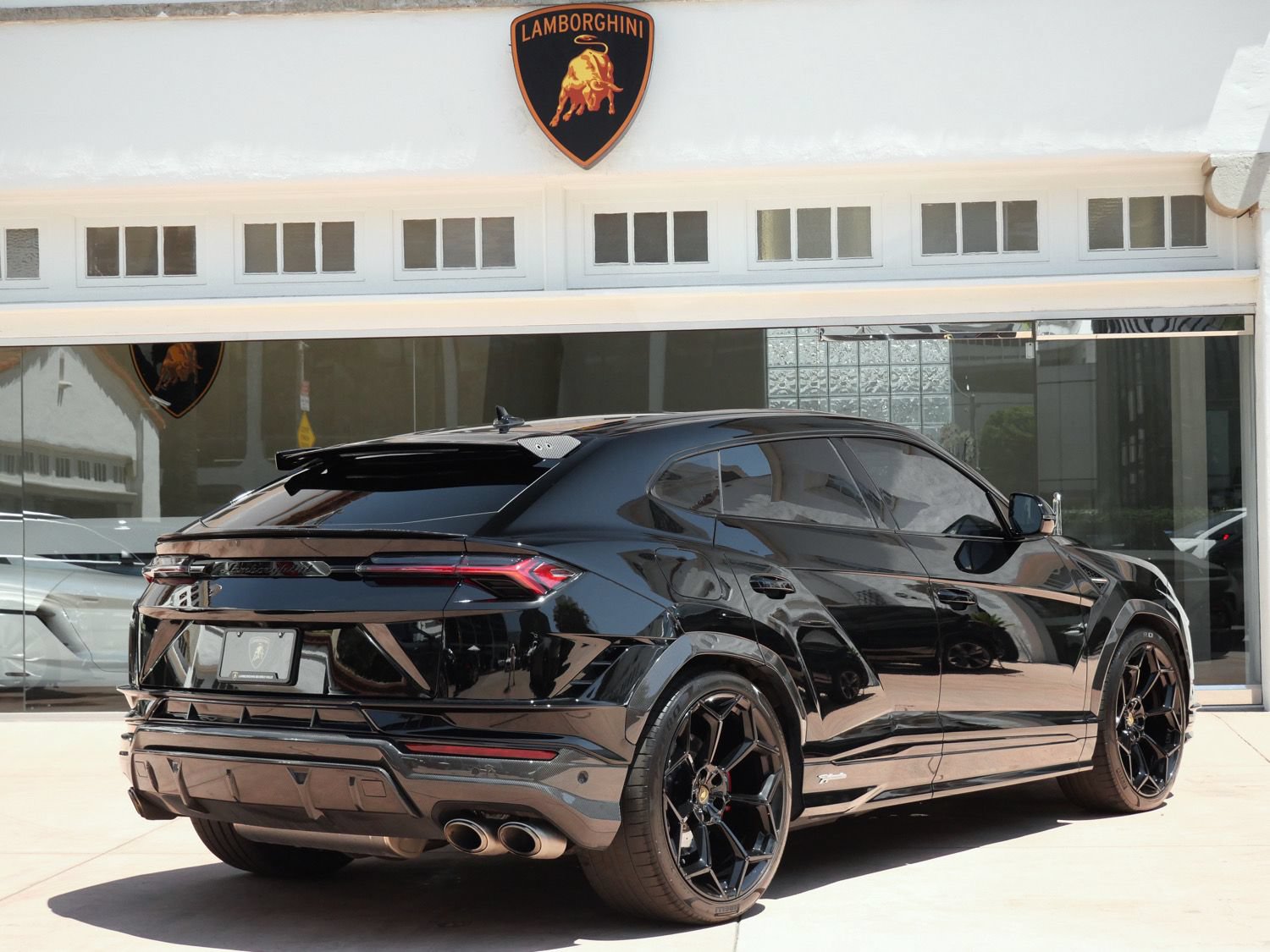 Used 2024 Lamborghini Urus Performante AWD/4WD image 3