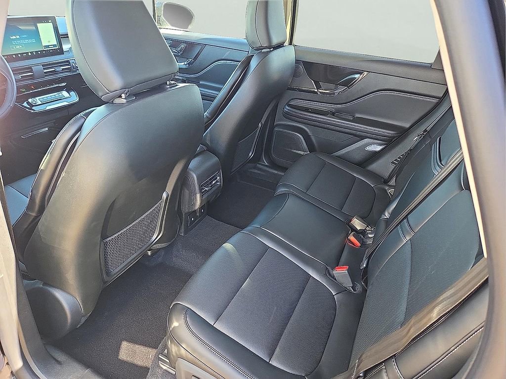 New 2026 Lincoln Corsair Premiere FWD image 8