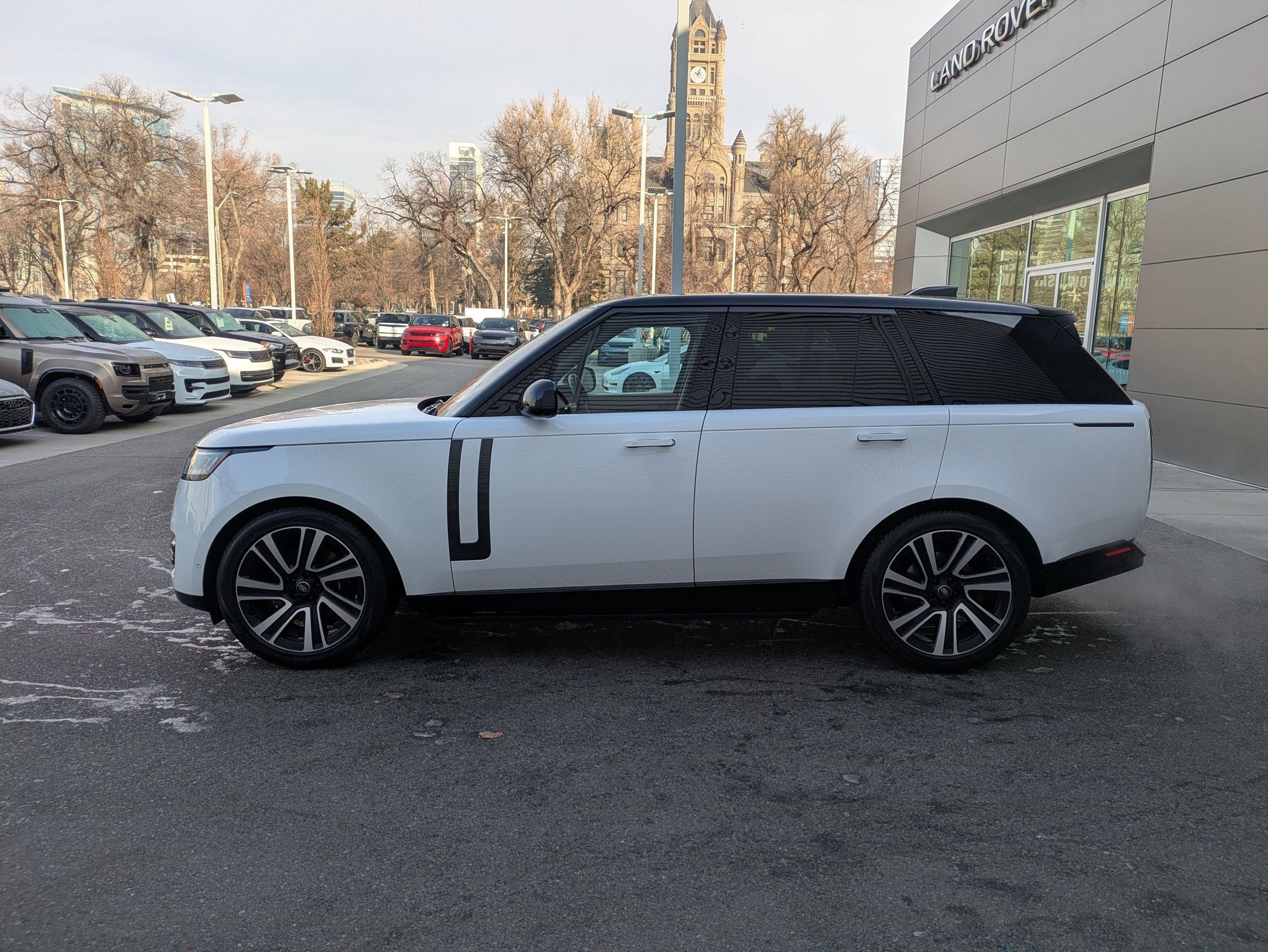 Used 2023 Land Rover Range Rover SE image 7
