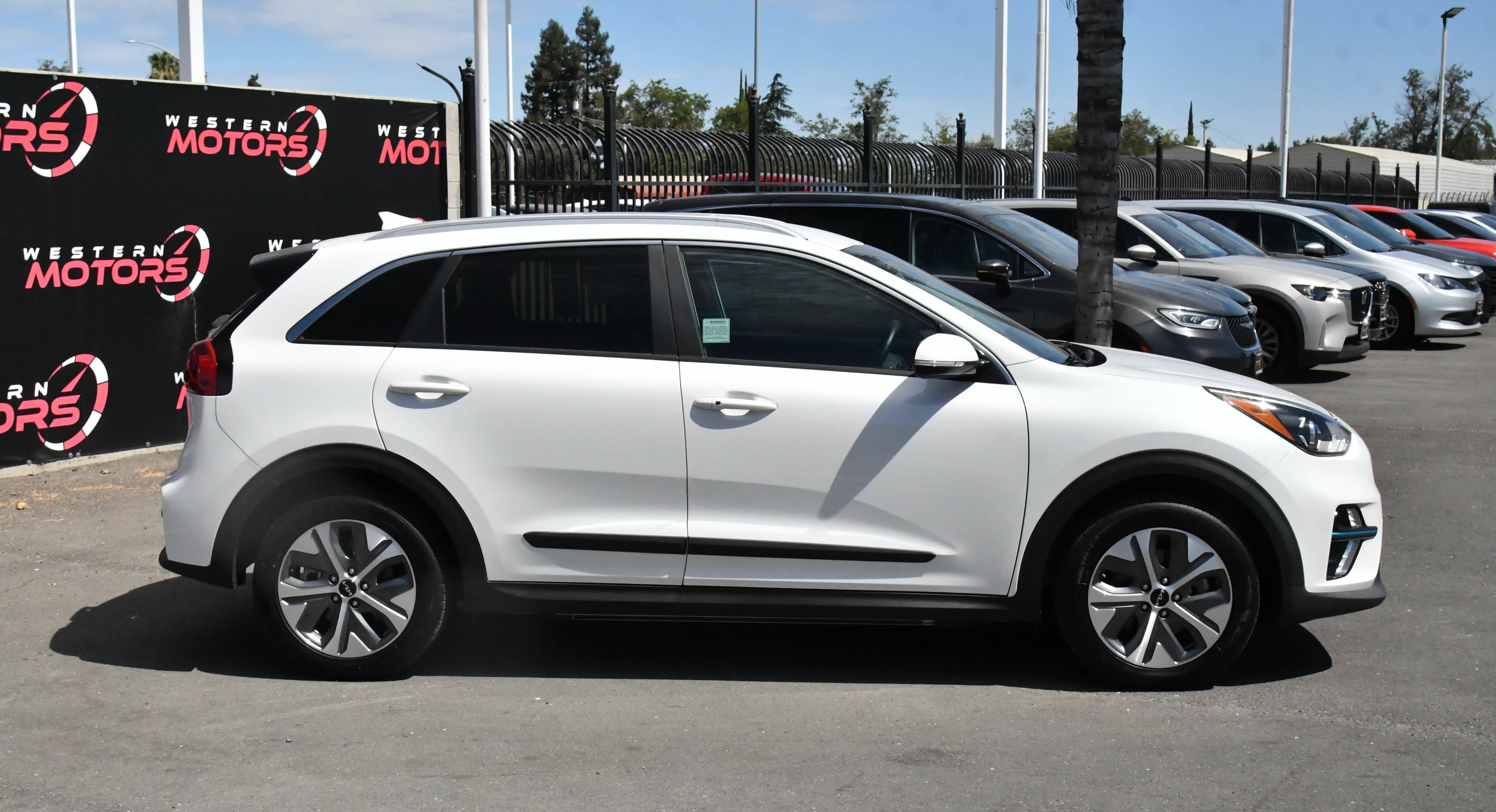 Used 2022 Kia Niro EX FWD image 9