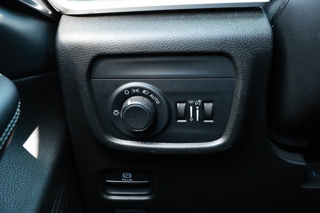 Used 2023 Jeep Grand Cherokee L Laredo RWD image 15