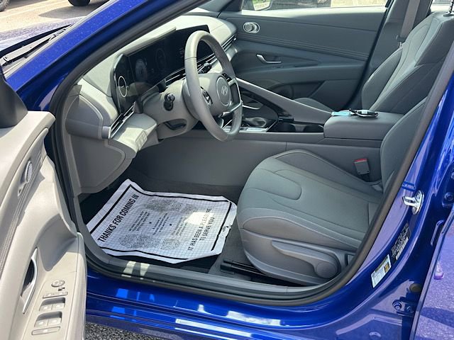Used 2025 Hyundai Elantra SEL FWD image 13