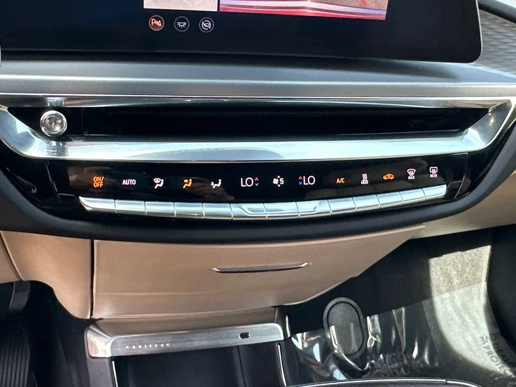 Used 2024 Cadillac Lyriq Luxury w/ Nappa Leather Package AWD/4WD image 33
