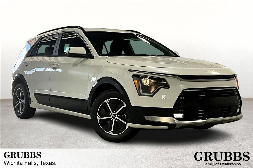 New 2025 Kia Niro SX