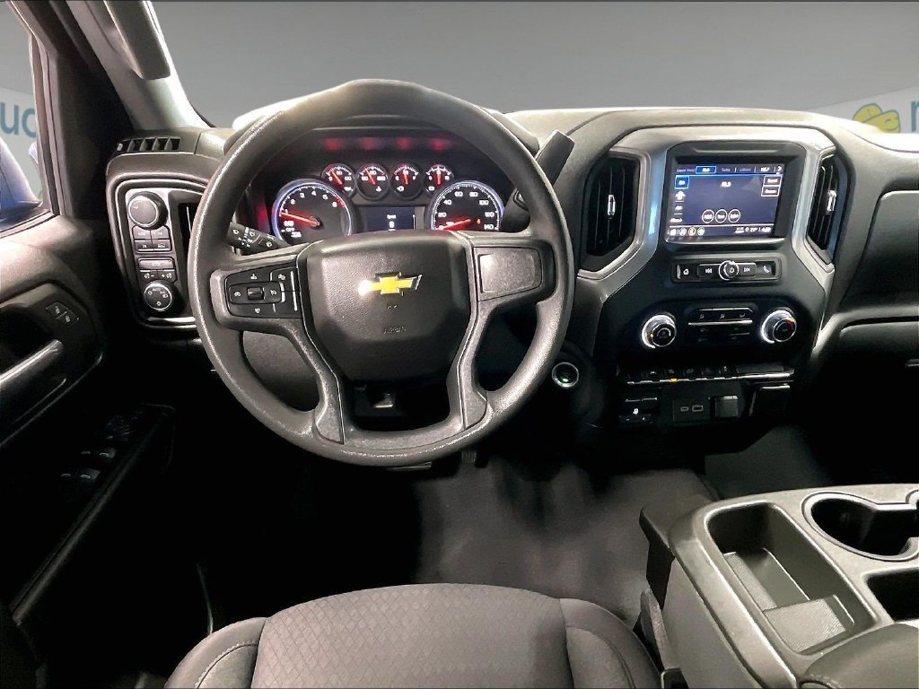 Used 2023 Chevrolet Silverado 1500 Custom w/ 2.7L Blackout Package AWD/4WD image 17