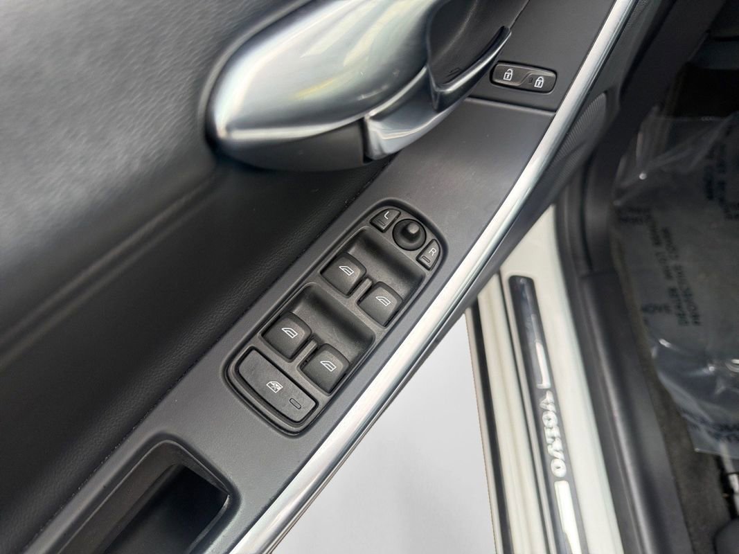 Used 2018 Volvo V60 T5 Dynamic w/ Vision Package image 10