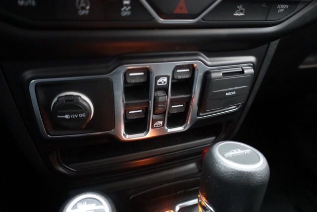 Used 2021 Jeep Gladiator Willys image 9